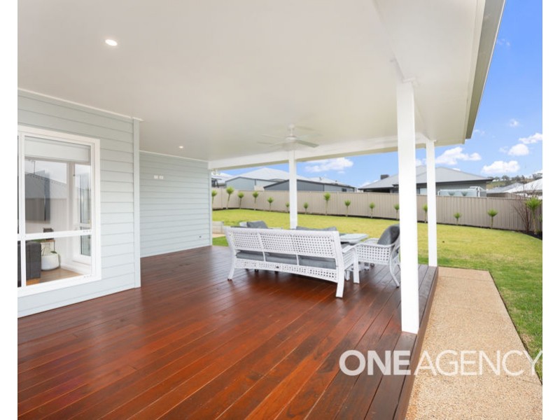 12 FLOREY STREET, Lloyd NSW 2650