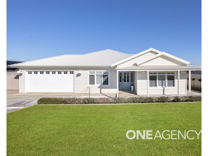 25 TURRAMIA CRESCENT, Gobbagombalin NSW 2650