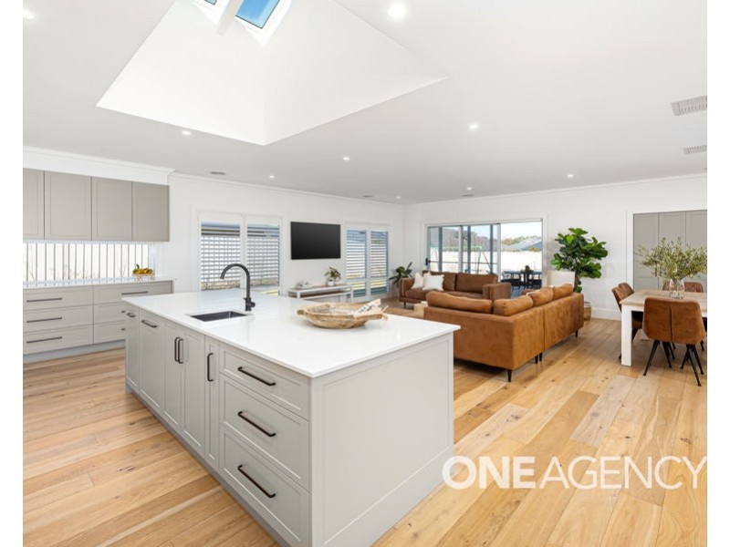 25 TURRAMIA CRESCENT, Gobbagombalin NSW 2650