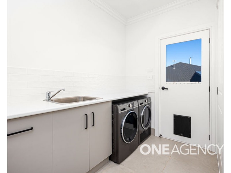 25 TURRAMIA CRESCENT, Gobbagombalin NSW 2650