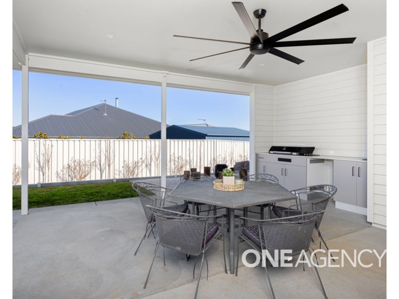 25 TURRAMIA CRESCENT, Gobbagombalin NSW 2650