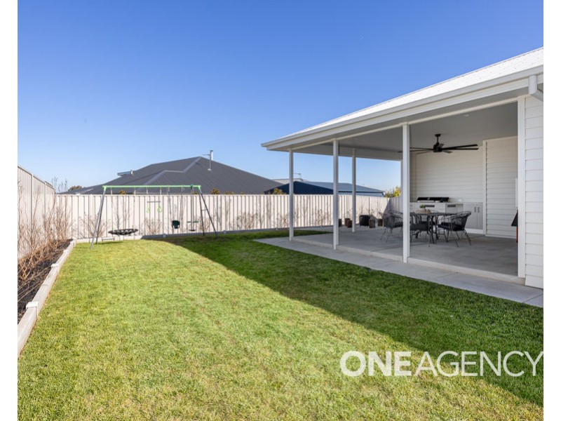 25 TURRAMIA CRESCENT, Gobbagombalin NSW 2650