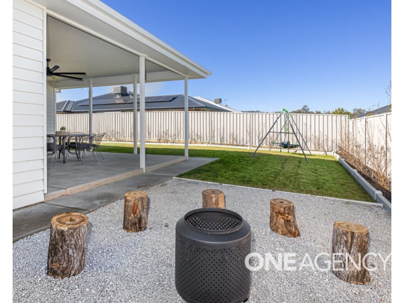 25 TURRAMIA CRESCENT, Gobbagombalin NSW 2650