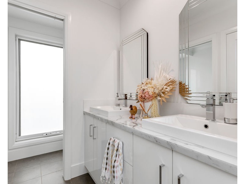 21 COPPABELLA DRIVE, Gobbagombalin NSW 2650