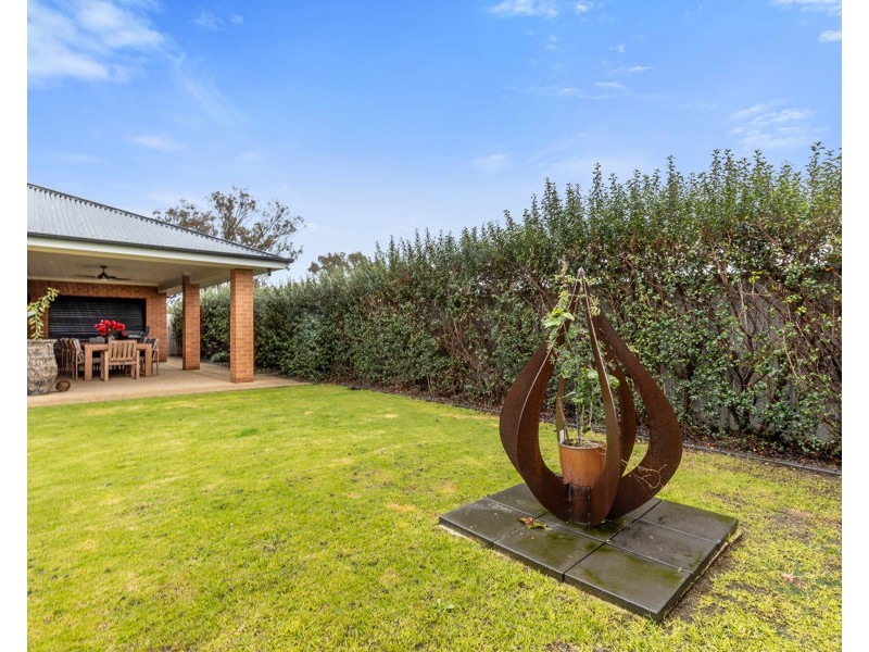 21 COPPABELLA DRIVE, Gobbagombalin NSW 2650