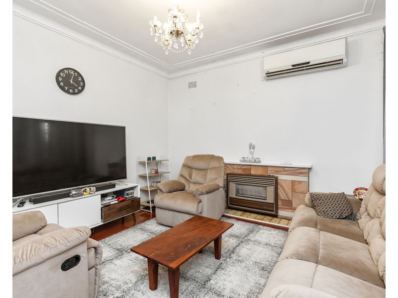 90 BOLGER AVENUE, Mount Austin NSW 2650