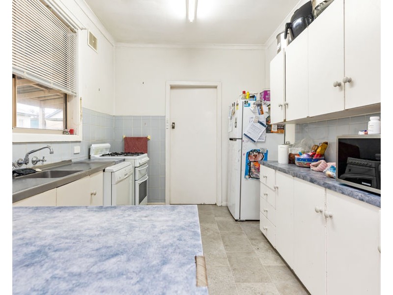 90 BOLGER AVENUE, Mount Austin NSW 2650