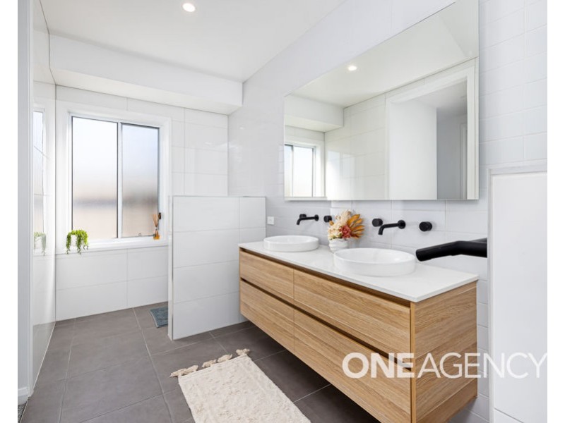 136 VALENCIA DRIVE, Gobbagombalin NSW 2650