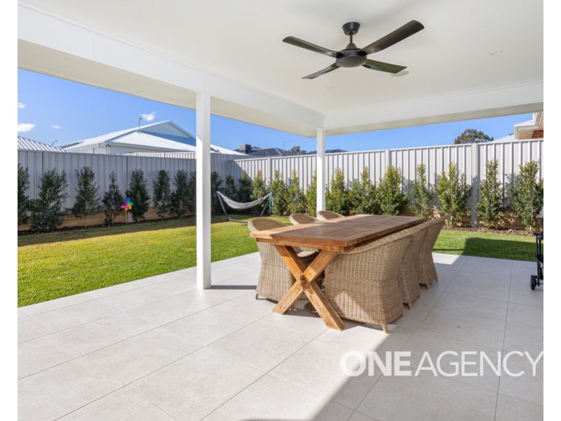 136 VALENCIA DRIVE, Gobbagombalin NSW 2650