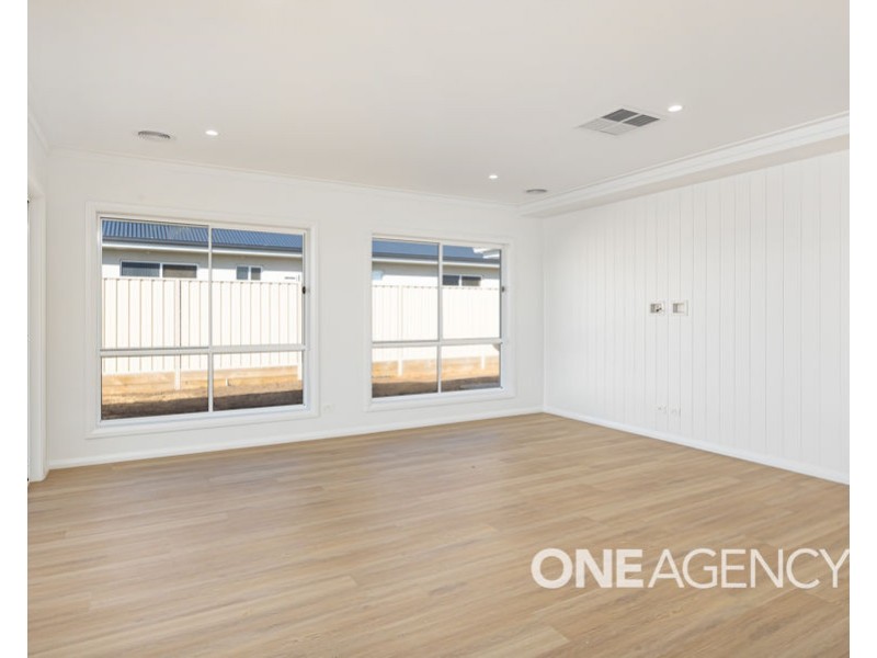 11 WYOMING AVENUE, Gobbagombalin NSW 2650