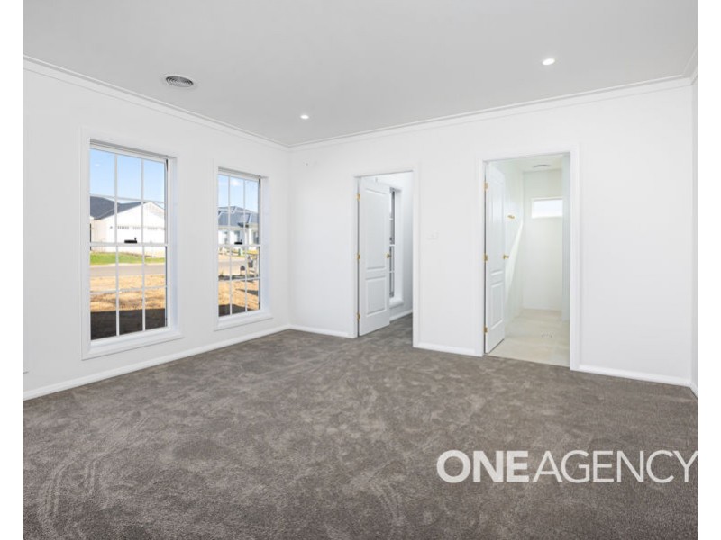 11 WYOMING AVENUE, Gobbagombalin NSW 2650