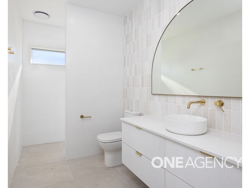 11 WYOMING AVENUE, Gobbagombalin NSW 2650