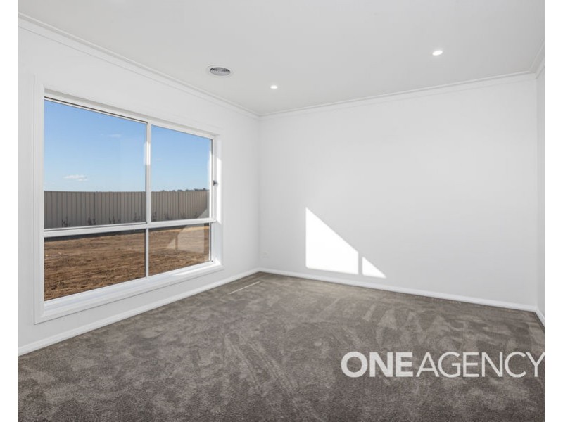 11 WYOMING AVENUE, Gobbagombalin NSW 2650