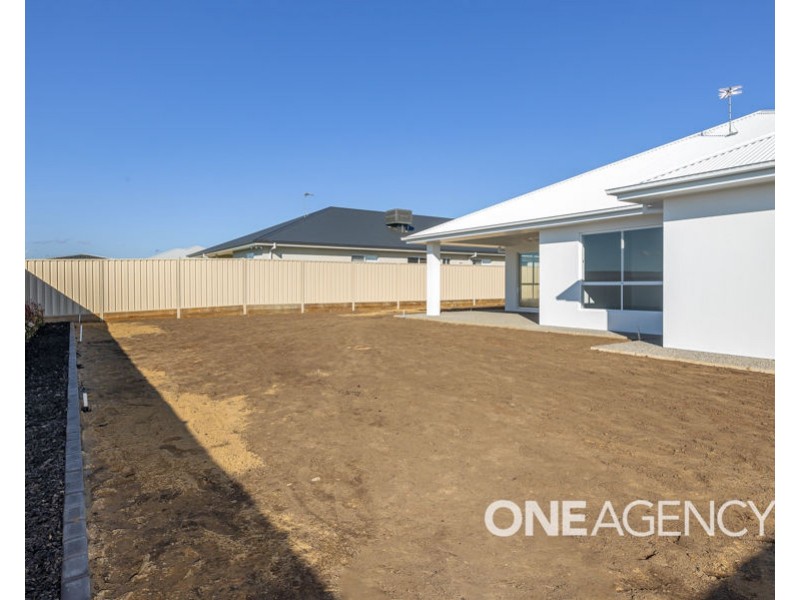 11 WYOMING AVENUE, Gobbagombalin NSW 2650