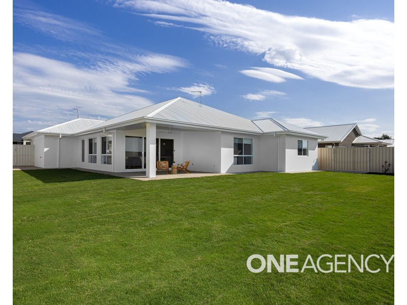 11 WYOMING AVENUE, Gobbagombalin NSW 2650