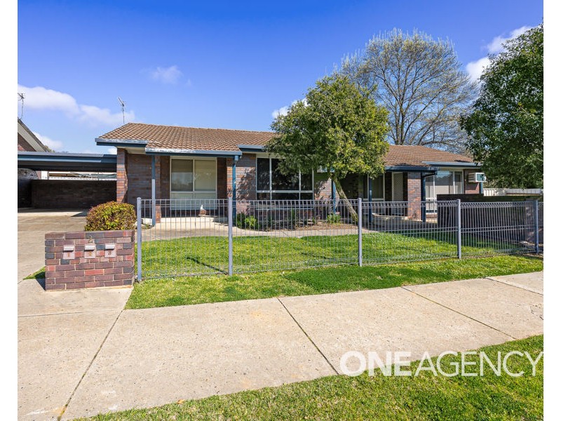 3/2 NORDLINGEN DRIVE, Tolland NSW 2650