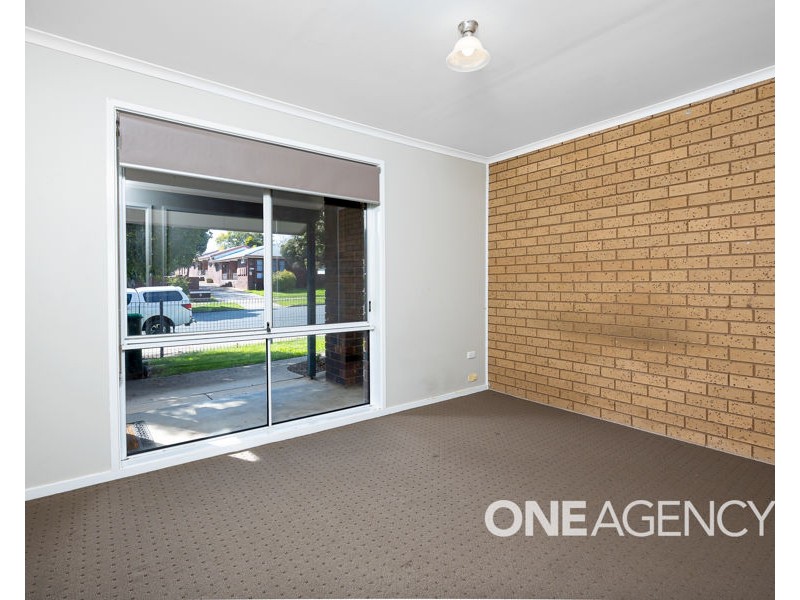 3/2 NORDLINGEN DRIVE, Tolland NSW 2650