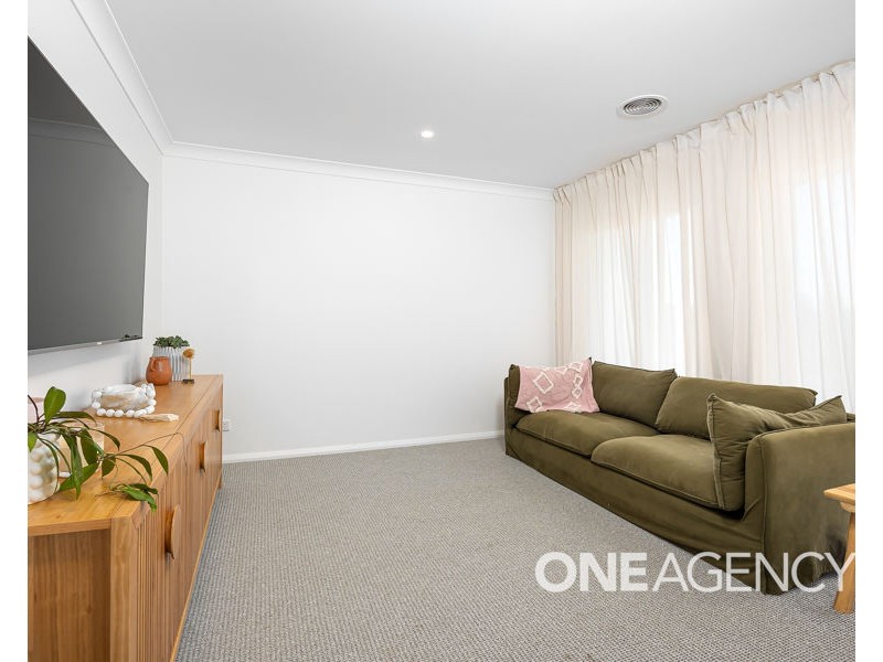86 VALENCIA DRIVE, Gobbagombalin NSW 2650
