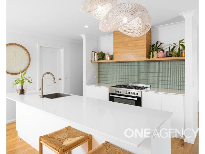 86 VALENCIA DRIVE, Gobbagombalin NSW 2650