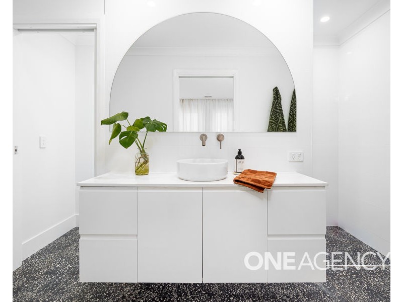 86 VALENCIA DRIVE, Gobbagombalin NSW 2650