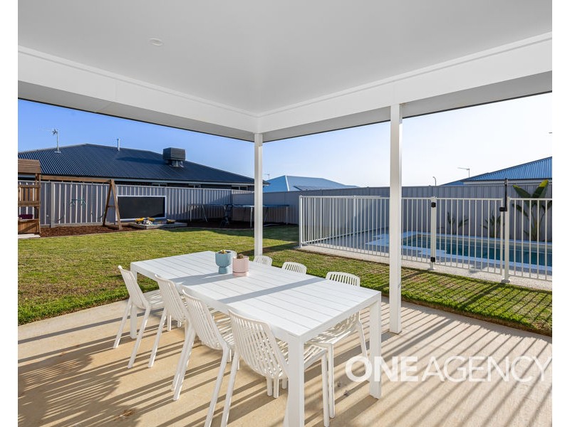 86 VALENCIA DRIVE, Gobbagombalin NSW 2650