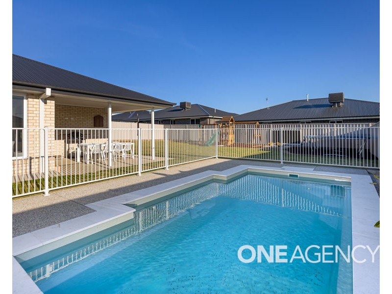 86 VALENCIA DRIVE, Gobbagombalin NSW 2650