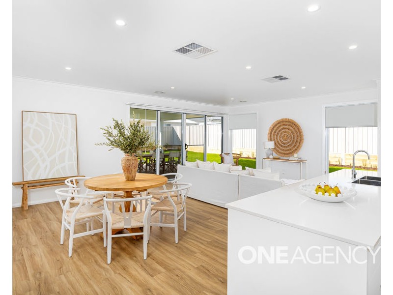 21 BONDI CRESCENT, Gobbagombalin NSW 2650