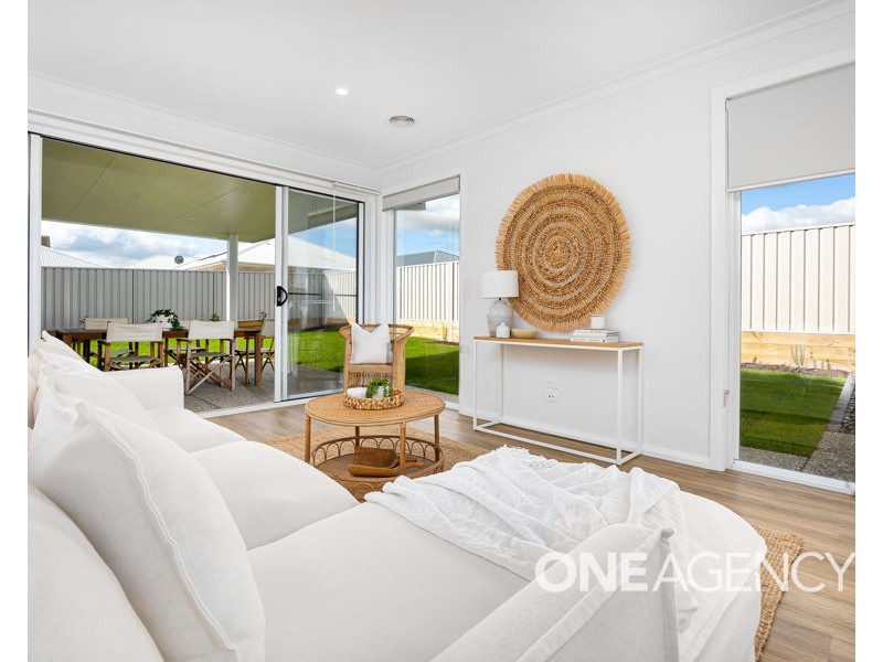 21 BONDI CRESCENT, Gobbagombalin NSW 2650