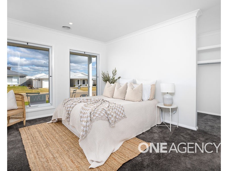 21 BONDI CRESCENT, Gobbagombalin NSW 2650