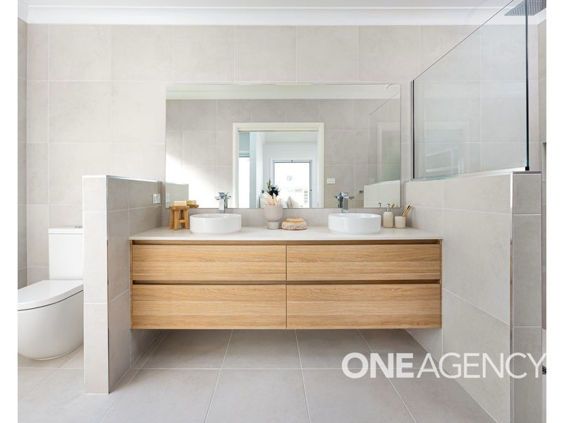 21 BONDI CRESCENT, Gobbagombalin NSW 2650