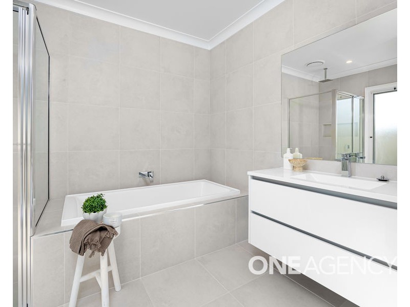 21 BONDI CRESCENT, Gobbagombalin NSW 2650