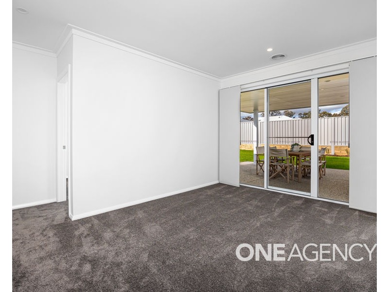21 BONDI CRESCENT, Gobbagombalin NSW 2650
