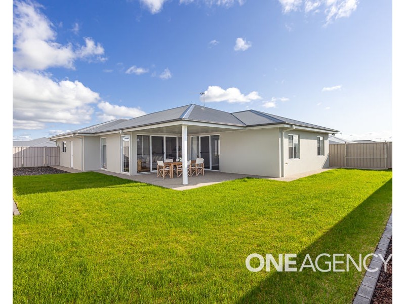 21 BONDI CRESCENT, Gobbagombalin NSW 2650