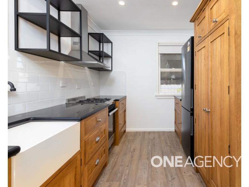 17 SPOONER AVENUE, Mount Austin NSW 2650