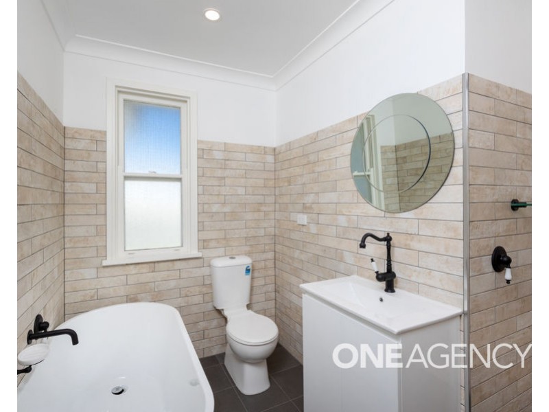 17 SPOONER AVENUE, Mount Austin NSW 2650