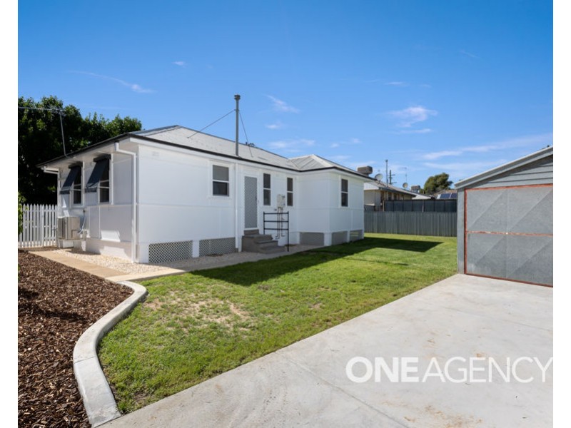 17 SPOONER AVENUE, Mount Austin NSW 2650