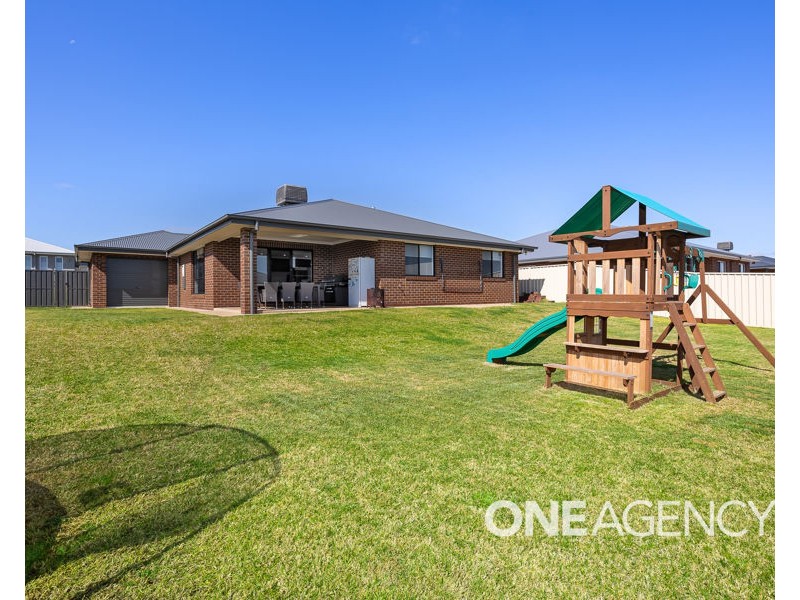 20 COLOMBO AVENUE, Gobbagombalin NSW 2650