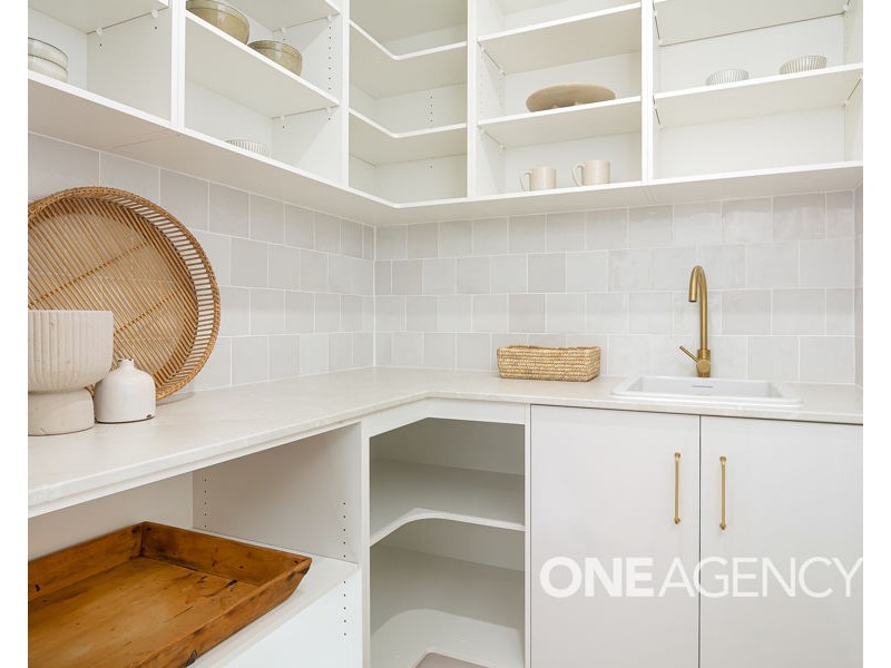 27 BONDI CRESCENT, Gobbagombalin NSW 2650