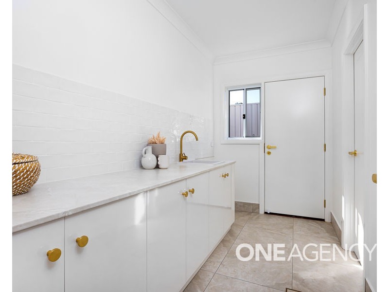27 BONDI CRESCENT, Gobbagombalin NSW 2650