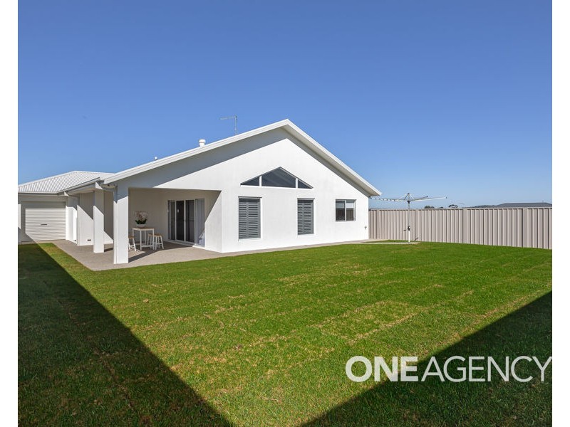 27 BONDI CRESCENT, Gobbagombalin NSW 2650