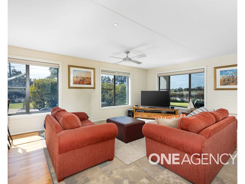 20 LAKESIDE DRIVE, Lake Albert NSW 2650