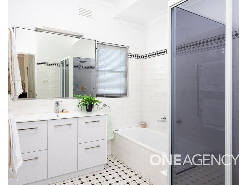 20 LAKESIDE DRIVE, Lake Albert NSW 2650