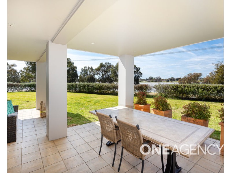 20 LAKESIDE DRIVE, Lake Albert NSW 2650