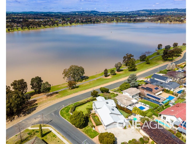 20 LAKESIDE DRIVE, Lake Albert NSW 2650