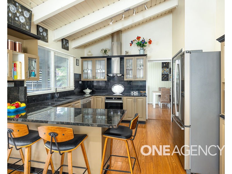 6 WAIMEA PLACE, Lake Albert NSW 2650