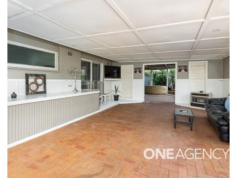 6 WAIMEA PLACE, Lake Albert NSW 2650