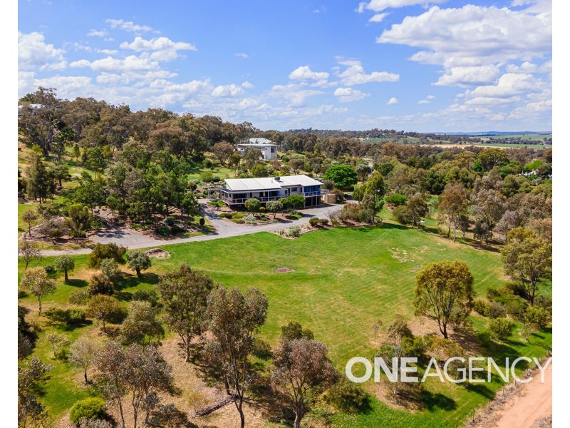 215 BRUCEDALE DRIVE, Brucedale NSW 2650