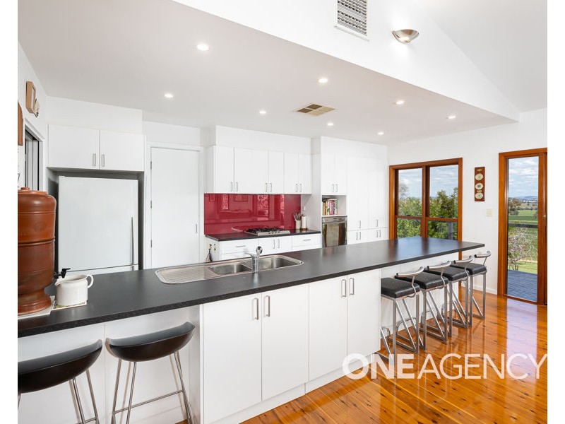 215 BRUCEDALE DRIVE, Brucedale NSW 2650