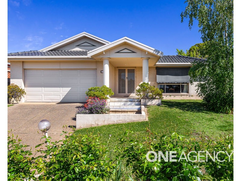 16 ROBERTS WAY, Kooringal NSW 2650