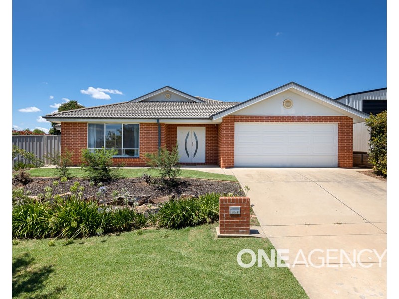 60 YARRAWAH CRESCENT, Bourkelands NSW 2650